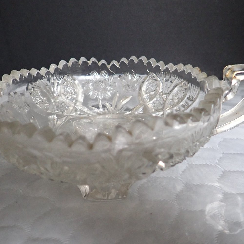 Cambridge Daisy Crystal Clear 5 1/2" Handled Nappy